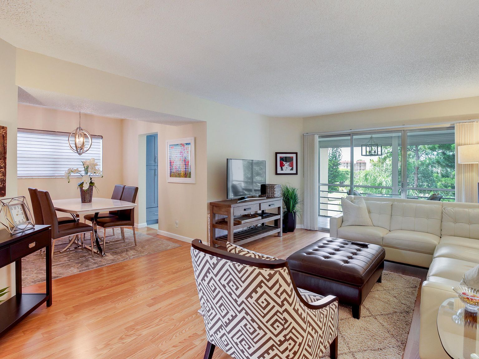 3810 Via Poinciana #401