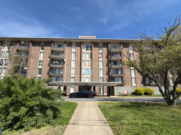 6011 Emerson St APT 402, Bladensburg, MD 20710