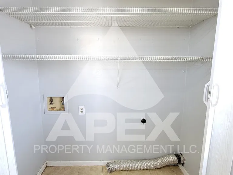 2028 Woodrow Dr — Photo 10