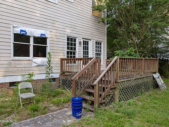 3rd image of 212 N Marion Drive