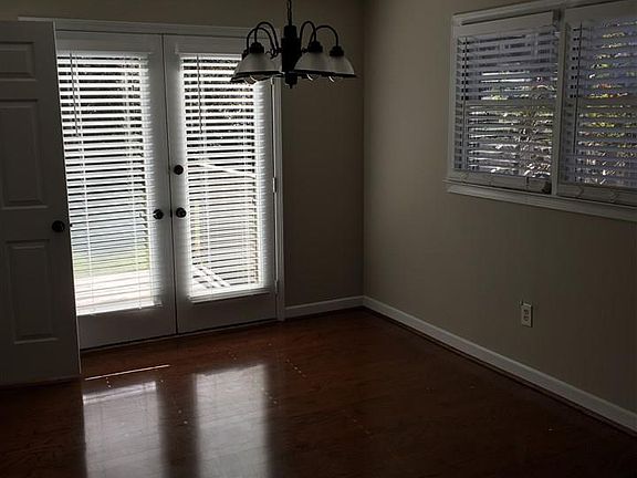 3rd image of 230 E Broad St APT A