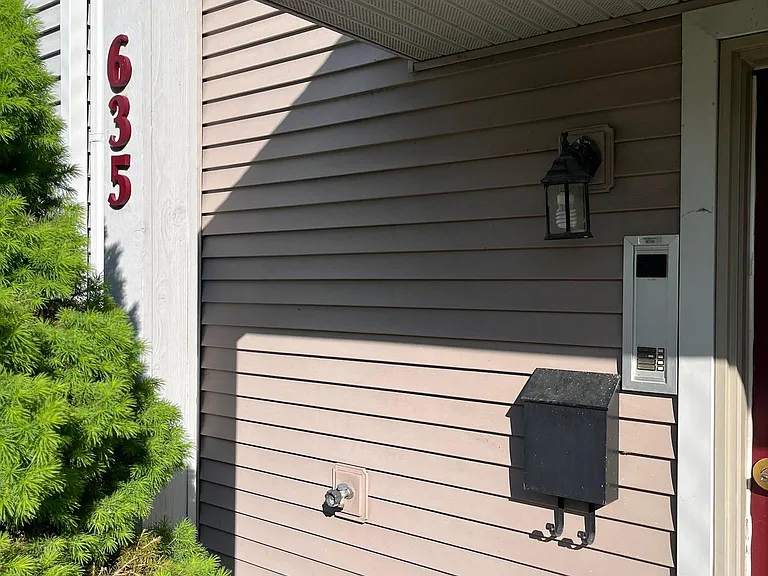 635 E Dayton St — Photo 2