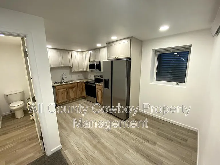 1710 1/2 Walsh Ct — Photo 1