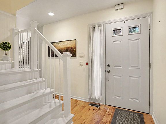 3rd image of 260 Dunbarton Ct