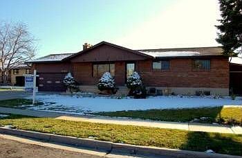 1st image of 3685 Clermont Dr