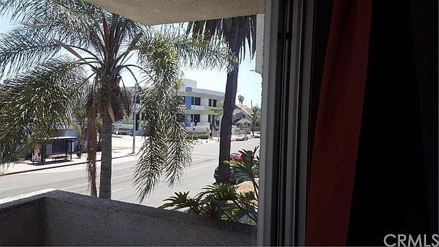 2nd image of 819 Atlantic Ave APT 1