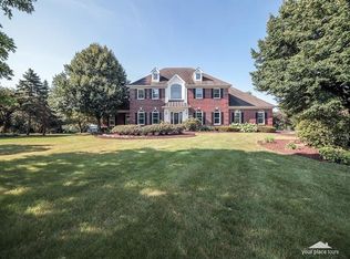 5N979 Oak Run Ct, St Charles, IL 60175
