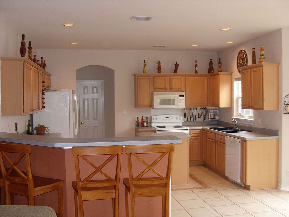 HUGE Kitchen - Great Floorplan!