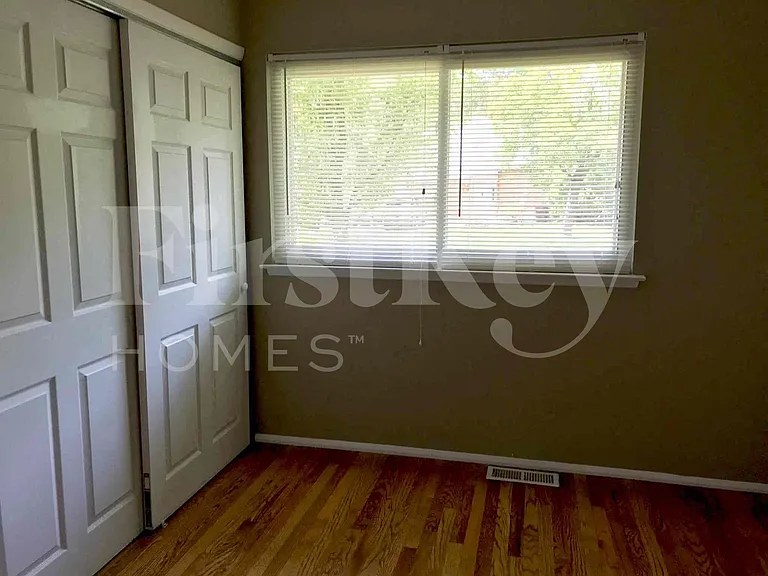 910 Claver Ln — Photo 16