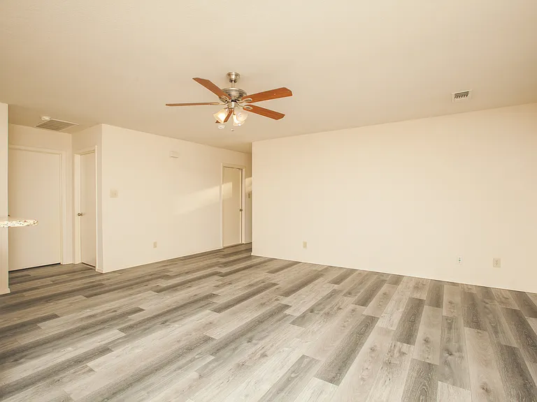 416 Joyce Way — Photo 13