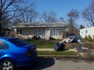 28 Somerset Rd N, Amityville, NY 11701