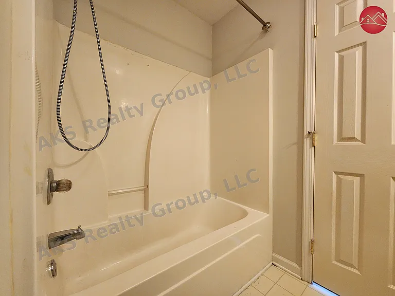 1090 Thompson Rd — Photo 10