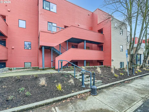 930 NW Naito Pkwy APT K16, Portland, OR 97209