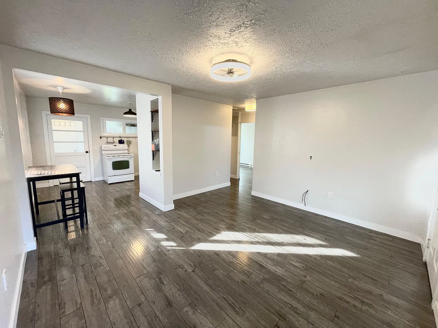 2 bed, 645 sqft, $2,200 — Photo 4