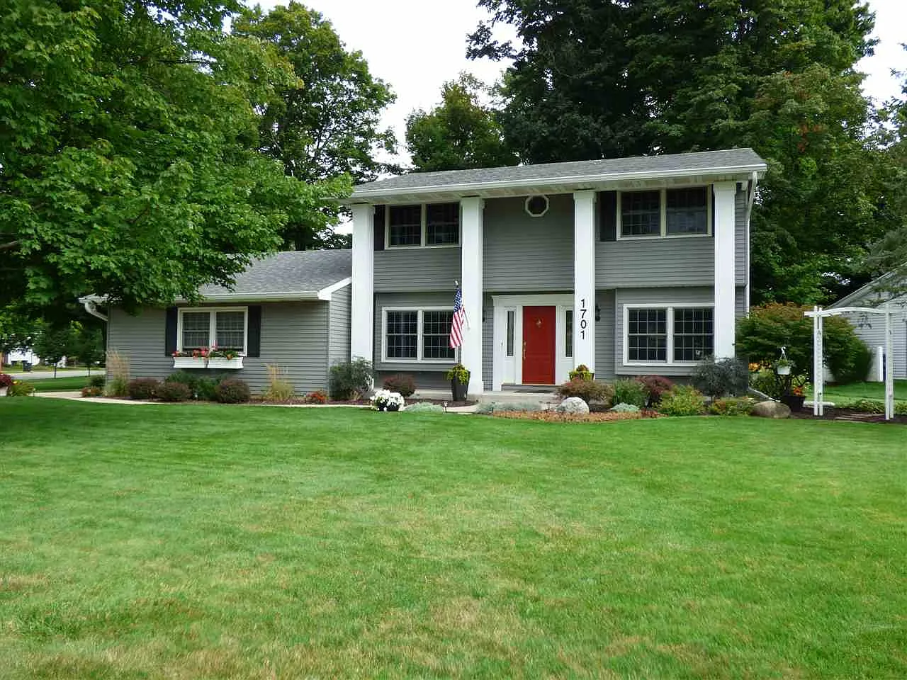 1701 Watford Ln photo 1