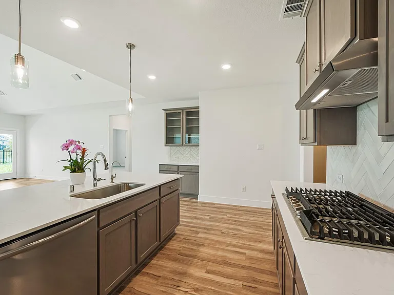 832 Sarasota Shore Dr — Photo 15