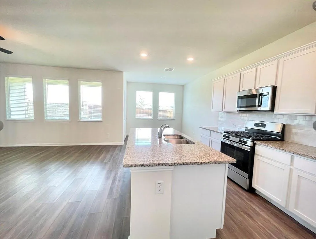 4 bed, 1838 sqft, $2,400 — Photo 1