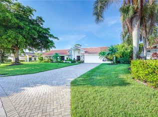 1360 Foxfire Ln, Naples, FL 34104