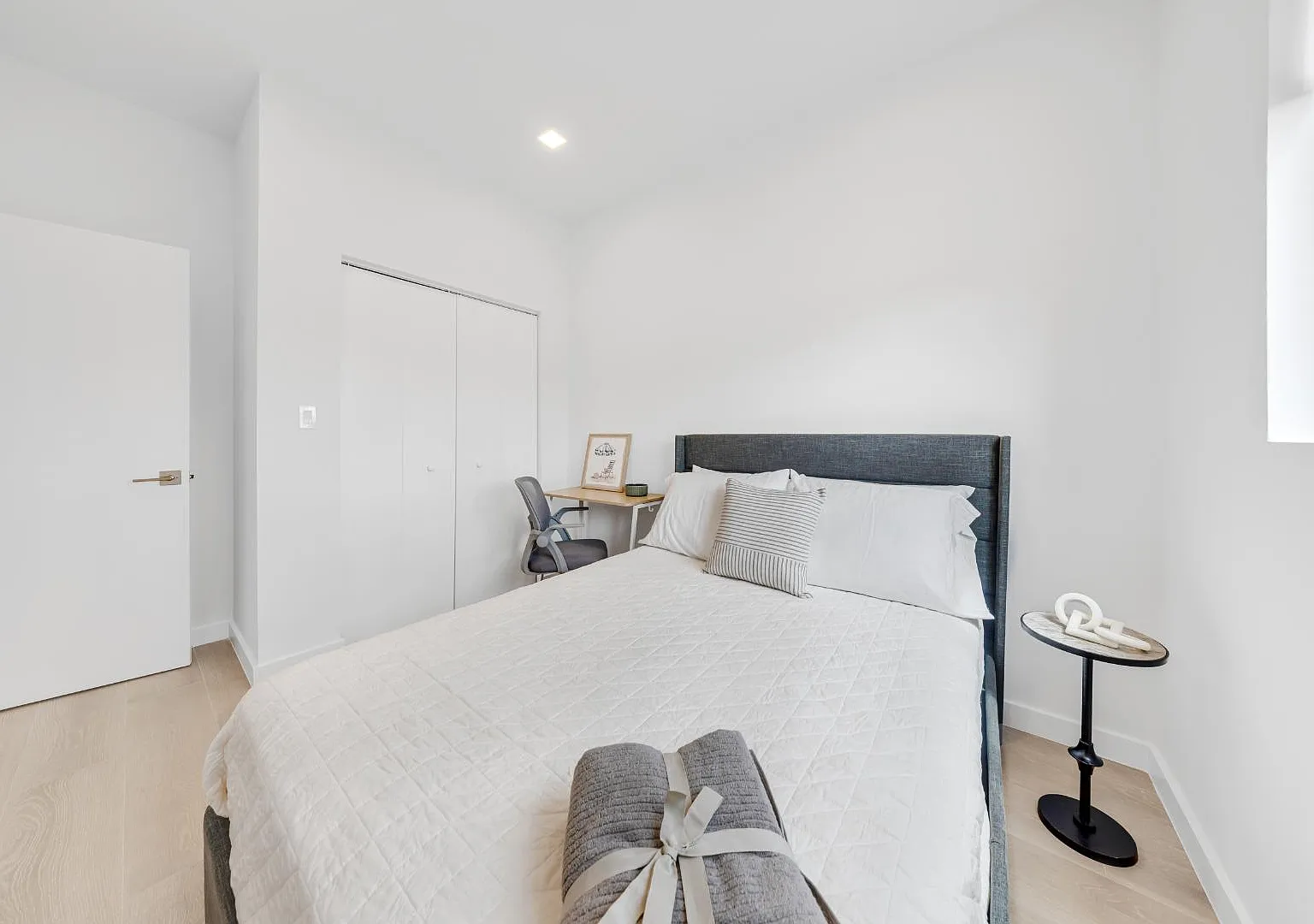 1376 SW 4th St - 405C (Furnished Room) — Photo 2