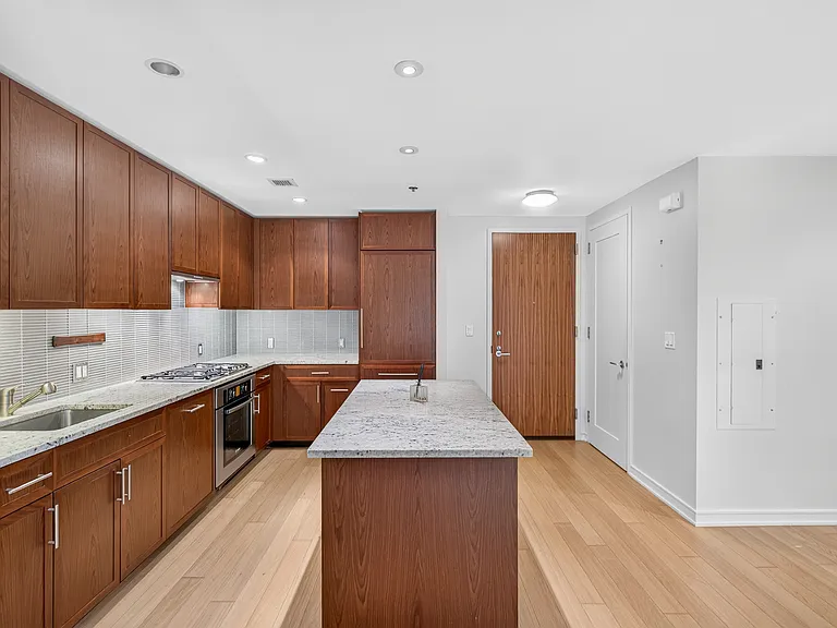580 Washington St #5E — Photo 8