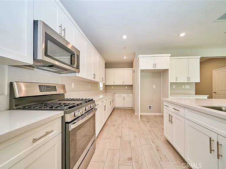 2622 E Embry Ln — Photo 10