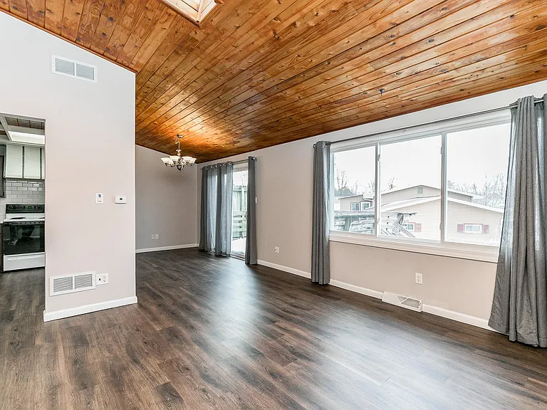 130 Harbet Ave NW — Photo 8