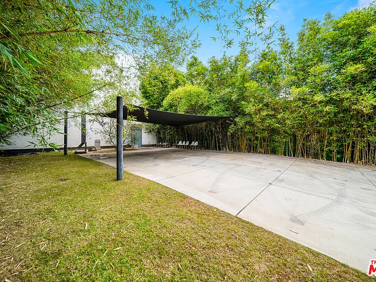 816 Seward St — Photo 4