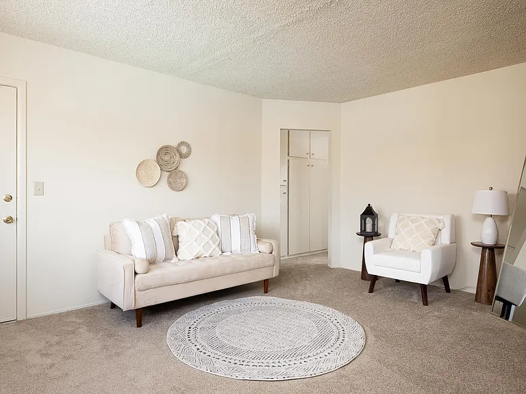 Casa De Windsor - North Clairemont — Photo 6