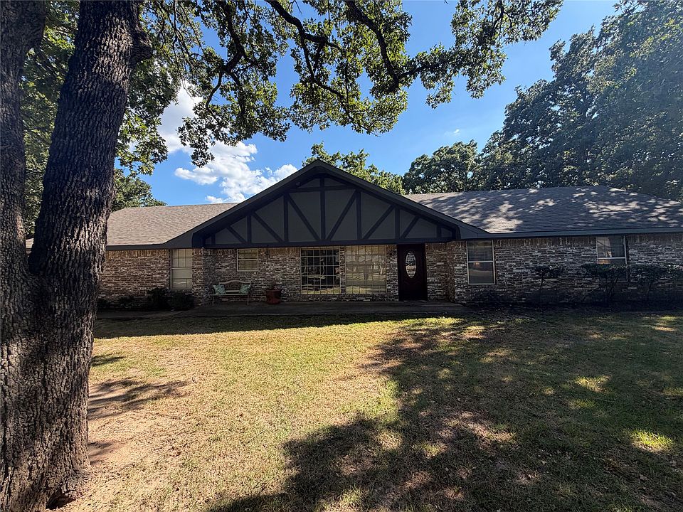 1st image of 8 Town And Country Cir