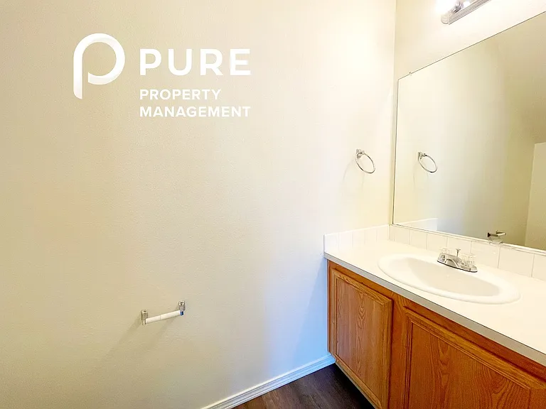 1377-01PP Stacey Lee Apartments — Photo 8