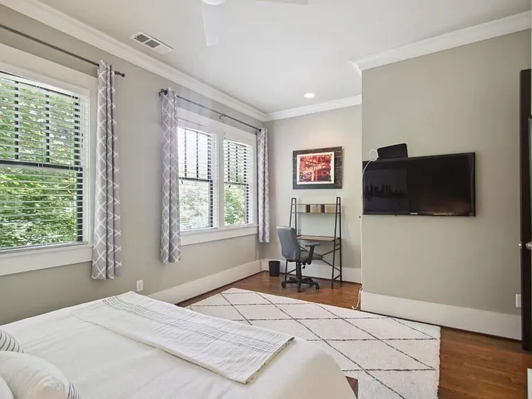 519 N Highland Ave NE — Photo 15