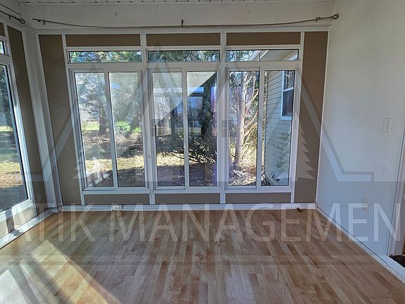 5th image of 5605 Nancy Ln NW