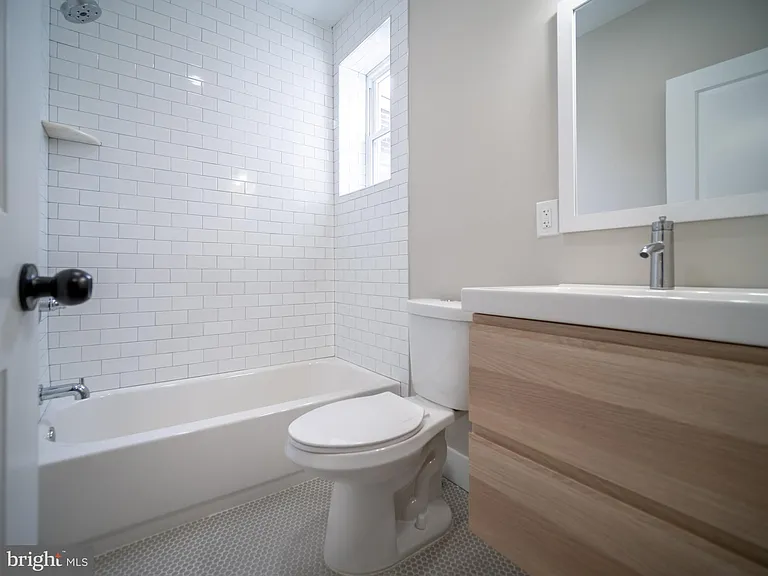 2930 Nicholas St — Photo 17
