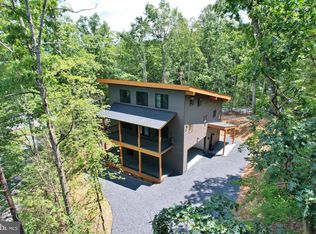 1034 Greenview, Basye, VA 22810