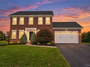 2 Chicory Ln, Lancaster, NY 14086