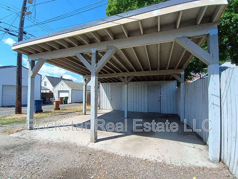 702 E Bridgeport Ave — Photo 22