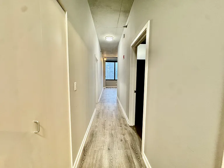 235 W Van Buren St #2819 — Photo 5