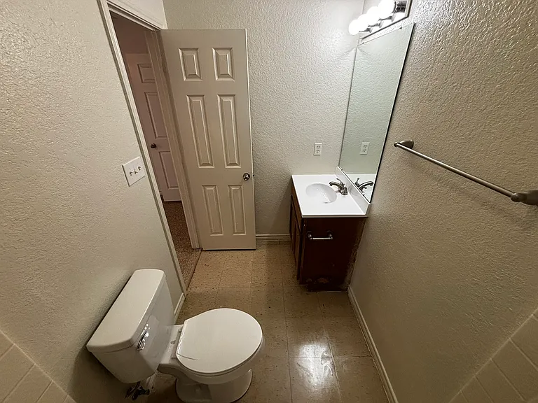 814 S Martin Luther King Jr Dr — Photo 24