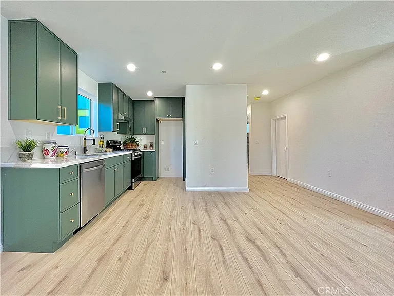 938 E Sandra Ave — Photo 7