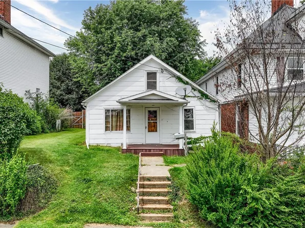 327 W Main St, Barnesville, OH 43713