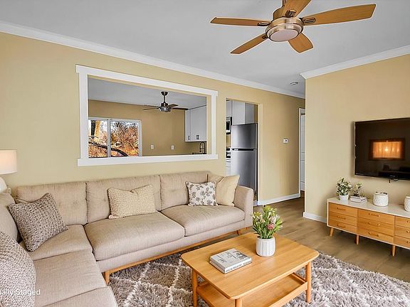 4th image of 8429 Hawkesbury Dr
