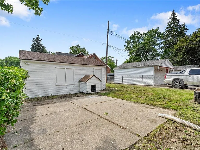 19953 Regent Dr — Photo 23