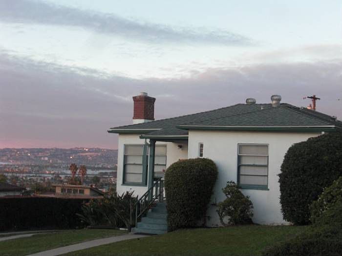 Front of 4552 Santa Cruz