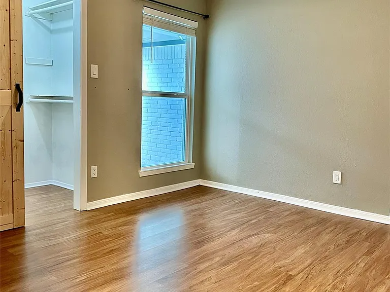2414 Manila Ln — Photo 10