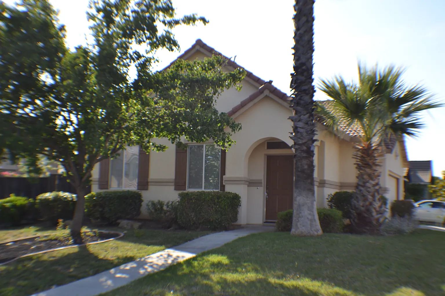 638 Laugenour Dr photo 1