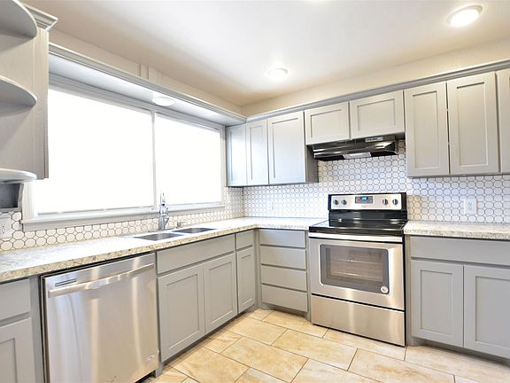 5th image of 600 W Yucca Ave