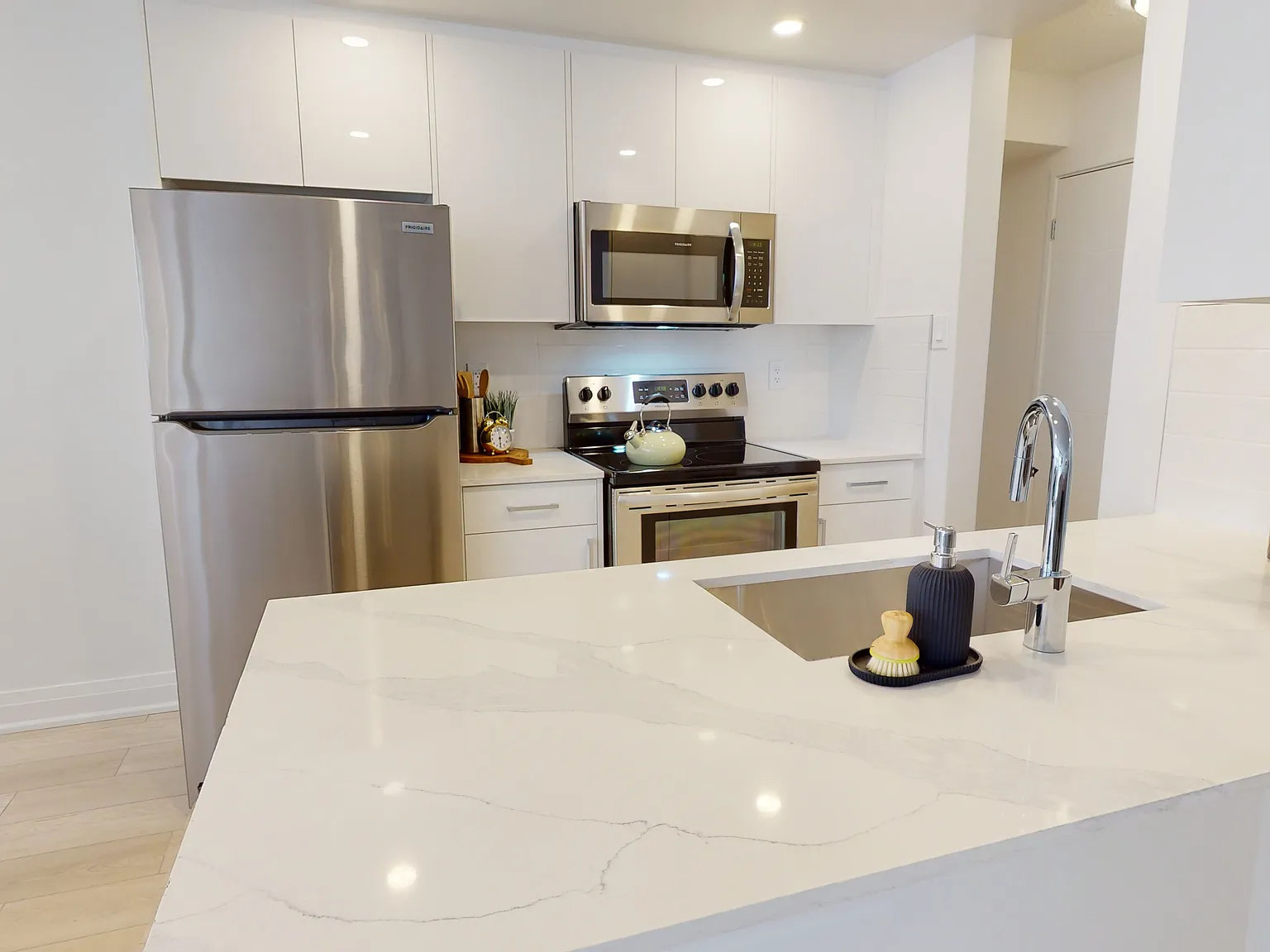 100 Main — Photo 1