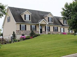 4595 Magellan Dr, Walnutport, PA 18088