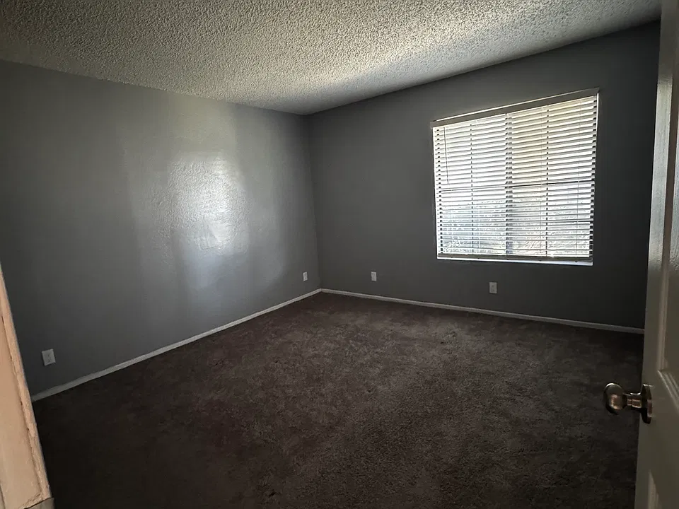 2554 Olive Dr