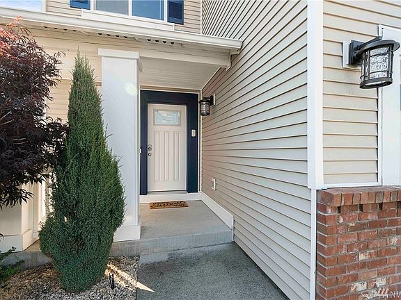NICE HOME IN A NICE COMMUNITY ..... C'MON IN!!
